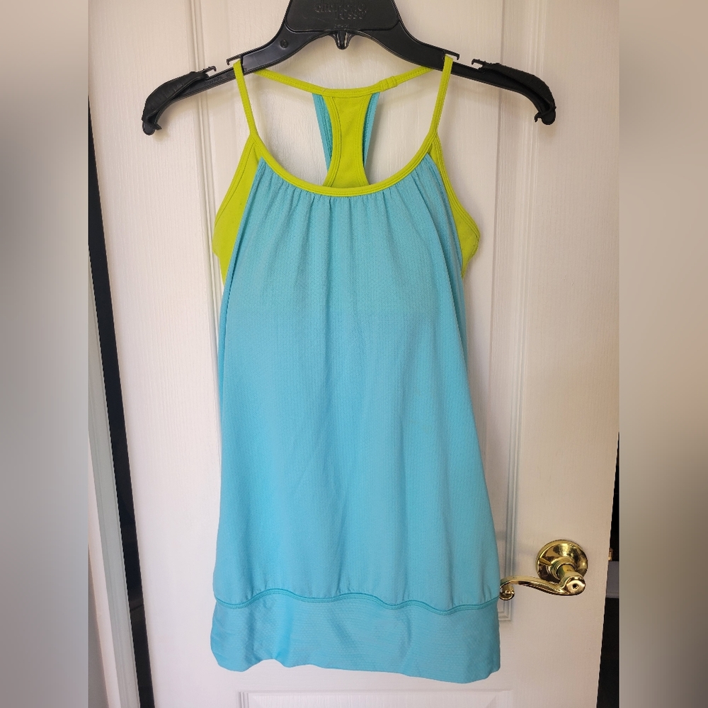 Lululemon No Limits Tank Top Built-in Shelf Bra Size 4 Blue Green